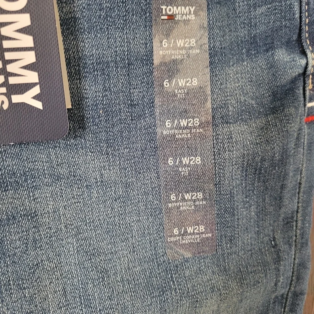 Tommy Hilfiger Women Boyfriend Jeans Ankle Size 6 Distressed Medium‎ Wash New - Picture 3 of 7